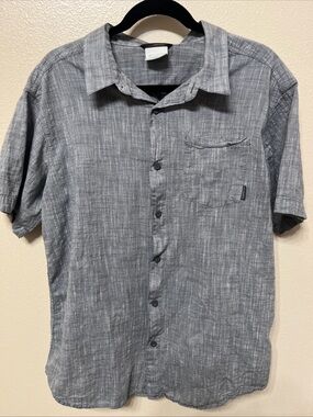 Columbia Men's Short-Sleeve Button-Down Shirt in Gray